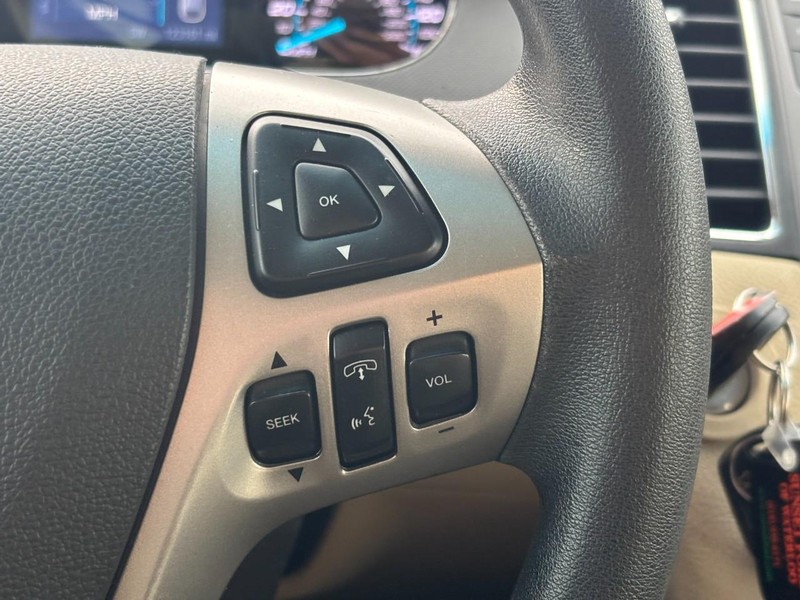 Ford Taurus Vehicle Full-screen Gallery Image 20