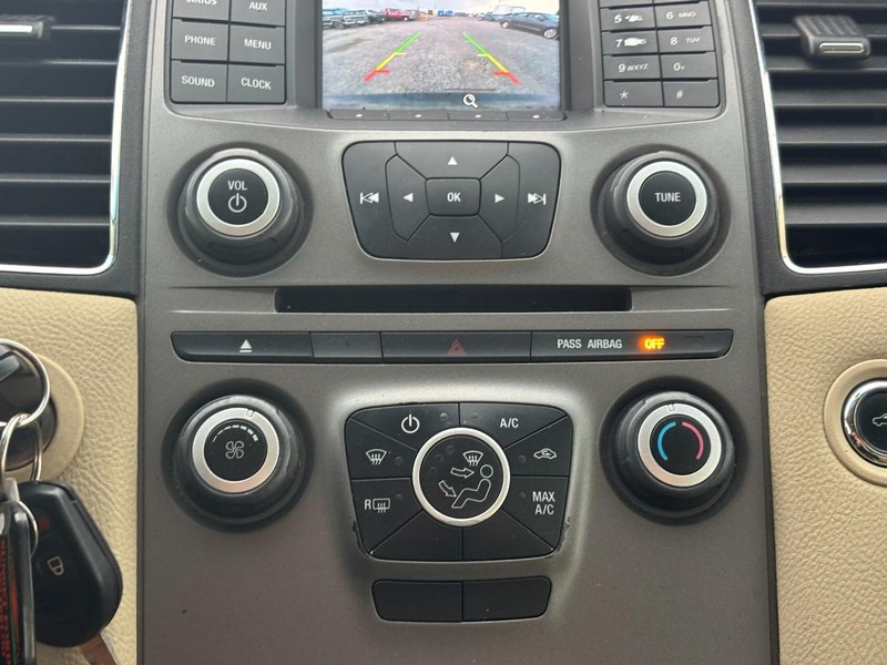Ford Taurus Vehicle Full-screen Gallery Image 24