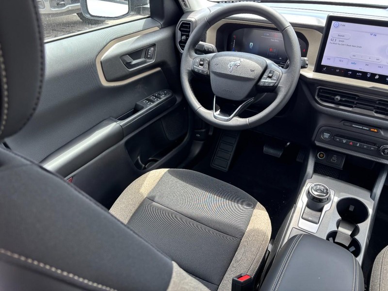 Ford Bronco Sport Vehicle Full-screen Gallery Image 13