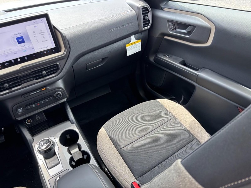 Ford Bronco Sport Vehicle Full-screen Gallery Image 15