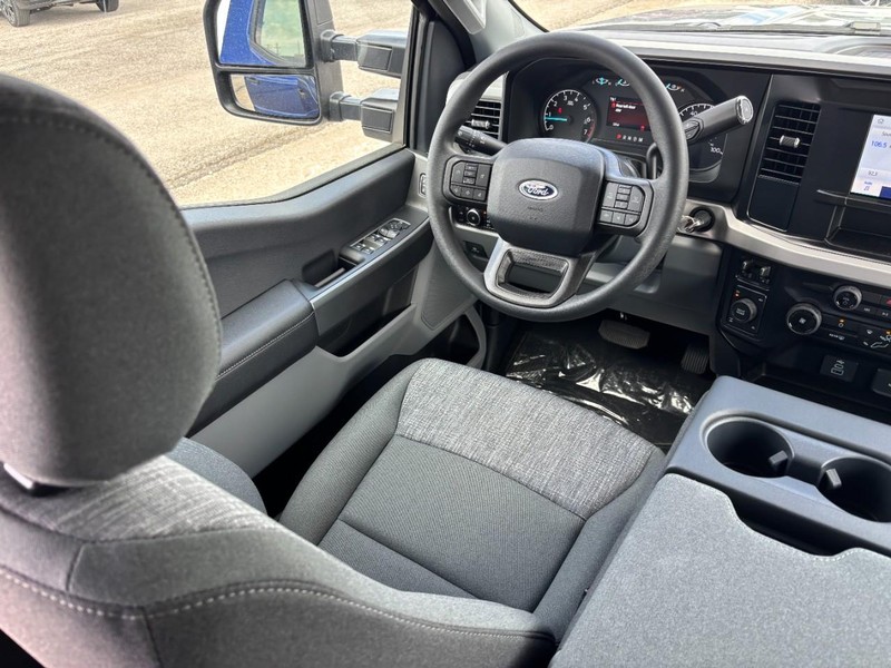 Ford Super Duty F-250 SRW Vehicle Image 14