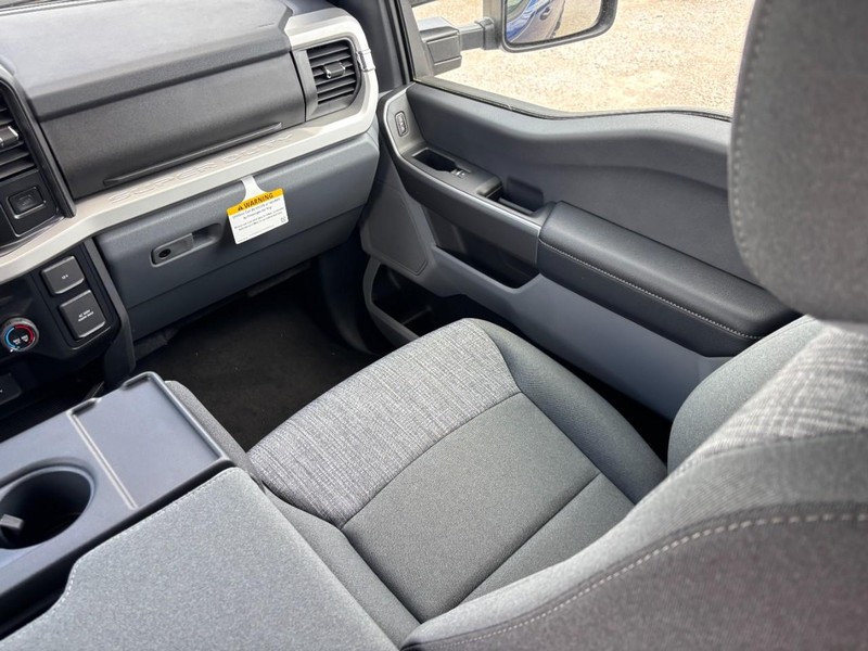 Ford Super Duty F-250 SRW Vehicle Image 16