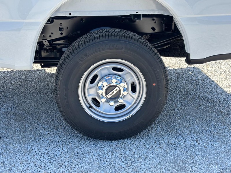 Ford Super Duty F-250 SRW Vehicle Image 11