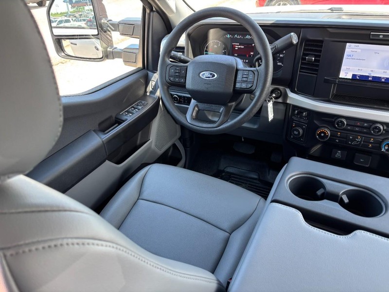 Ford Super Duty F-250 SRW Vehicle Image 13