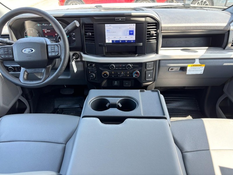 Ford Super Duty F-250 SRW Vehicle Image 14