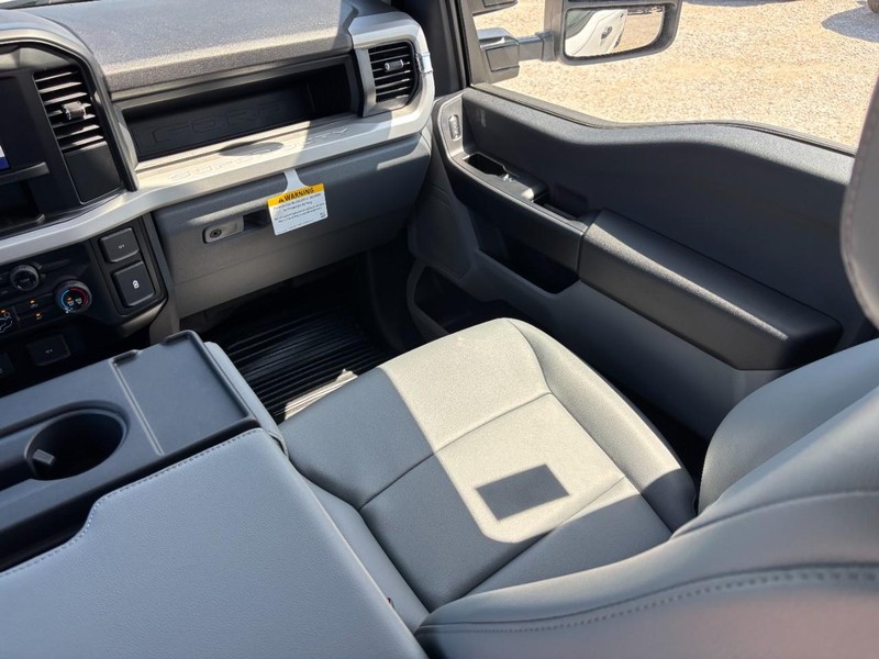Ford Super Duty F-250 SRW Vehicle Image 15