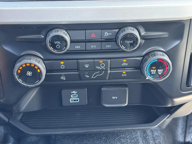 Ford Super Duty F-250 SRW Vehicle Image 23