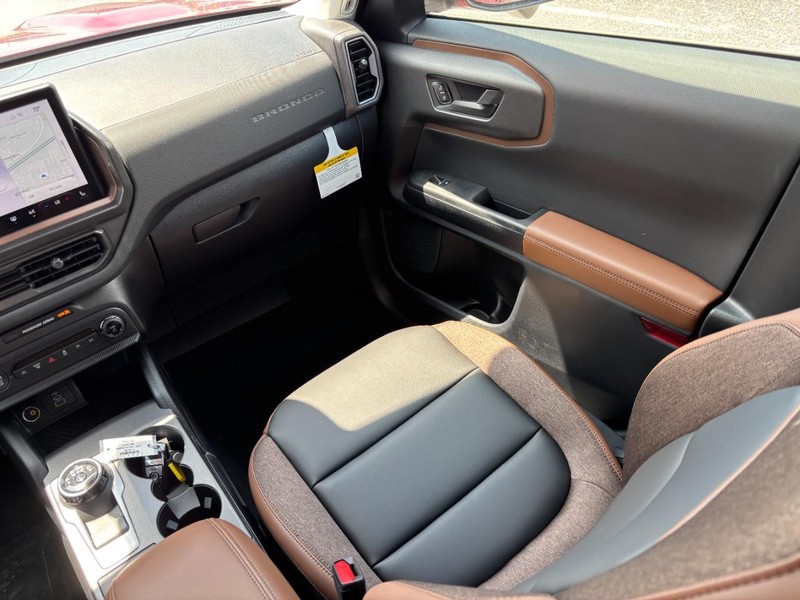 Ford Bronco Sport Vehicle Full-screen Gallery Image 15