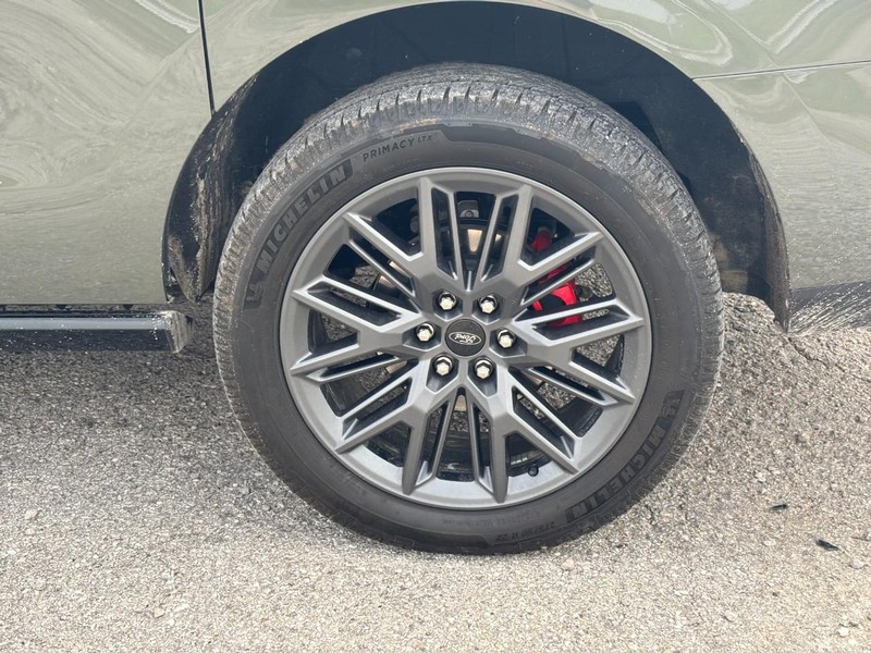 Ford Expedition Max Vehicle Image 12