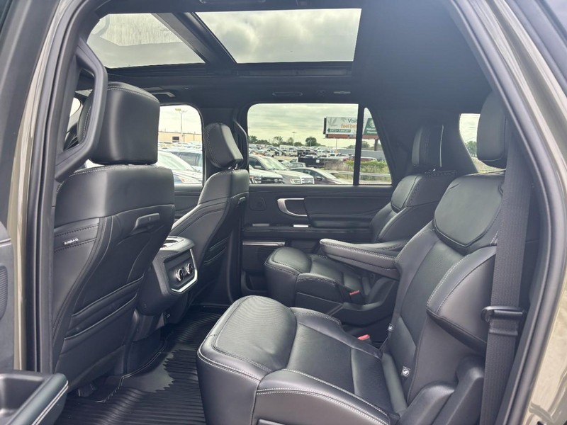 Ford Expedition Max Vehicle Image 14