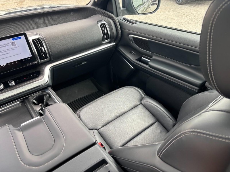 Ford Expedition Max Vehicle Image 17