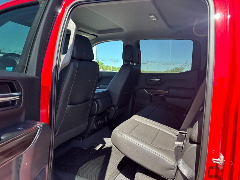 Chevrolet Silverado 1500 Vehicle Full-screen Gallery Image 11