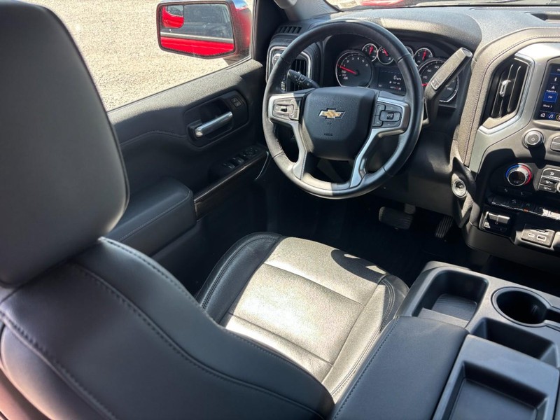 Chevrolet Silverado 1500 Vehicle Full-screen Gallery Image 12