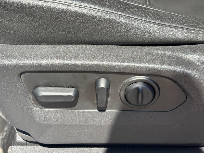 Chevrolet Silverado 1500 Vehicle Full-screen Gallery Image 15