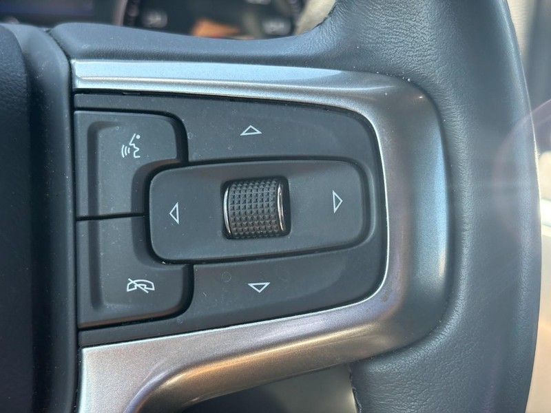 Chevrolet Silverado 1500 Vehicle Full-screen Gallery Image 18