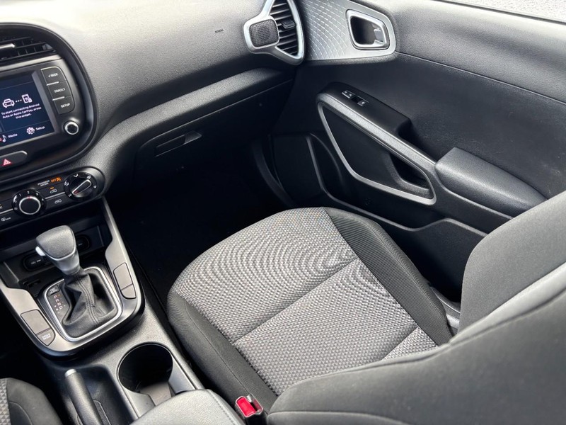 Kia Soul Vehicle Full-screen Gallery Image 16