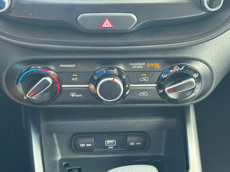 Kia Soul Vehicle Full-screen Gallery Image 24