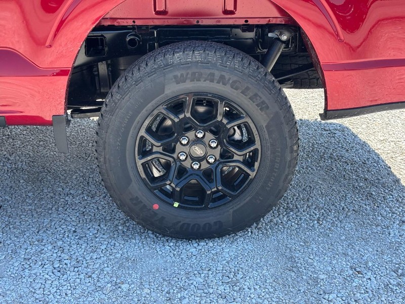 Ford F-150 Vehicle Full-screen Gallery Image 11