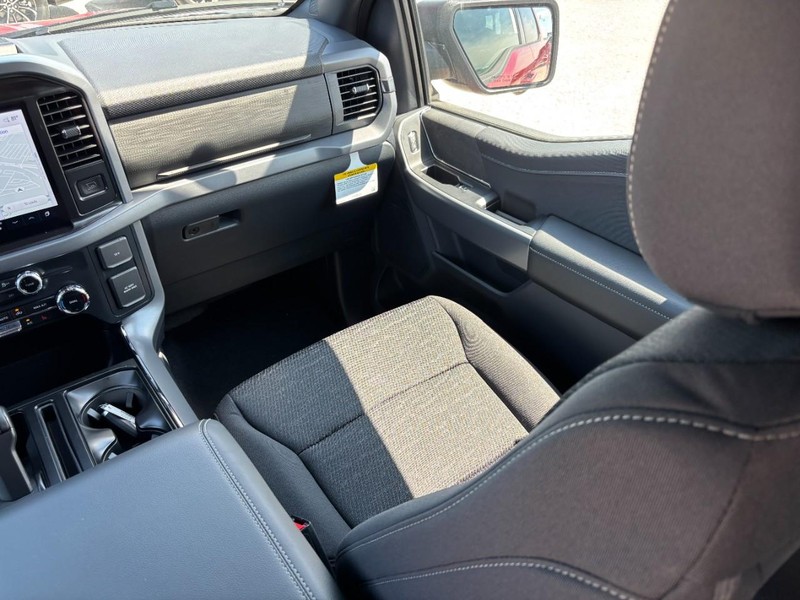Ford F-150 Vehicle Full-screen Gallery Image 15
