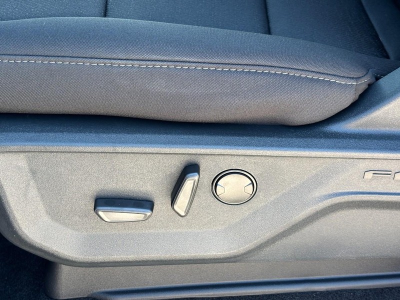 Ford F-150 Vehicle Full-screen Gallery Image 16