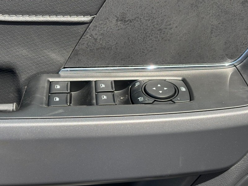 Ford F-150 Vehicle Full-screen Gallery Image 17