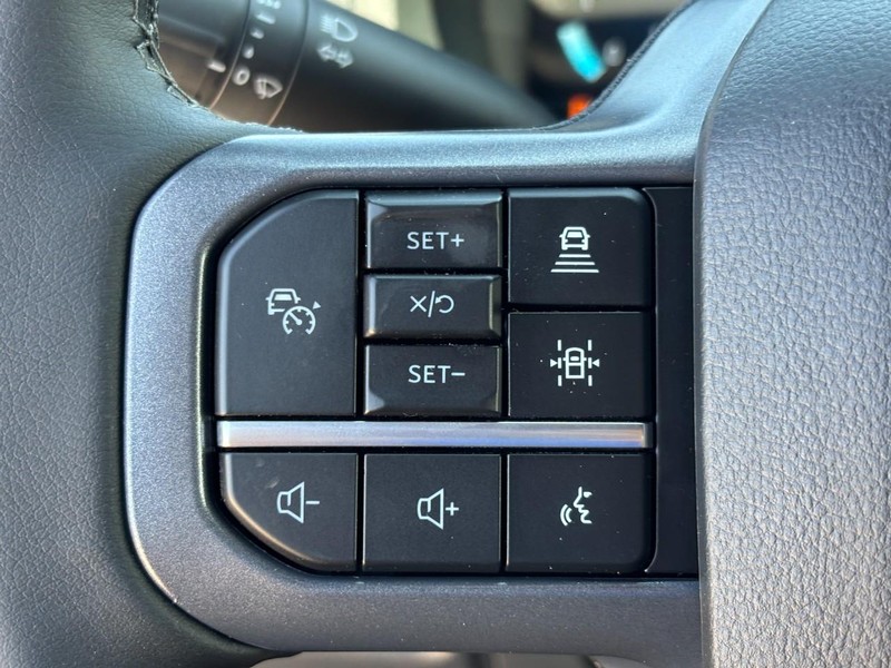 Ford F-150 Vehicle Full-screen Gallery Image 18
