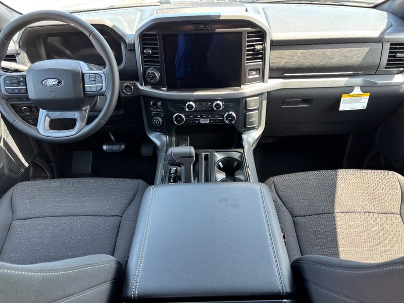 Ford F-150 Vehicle Full-screen Gallery Image 14