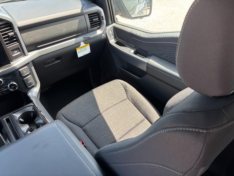 Ford F-150 Vehicle Full-screen Gallery Image 15