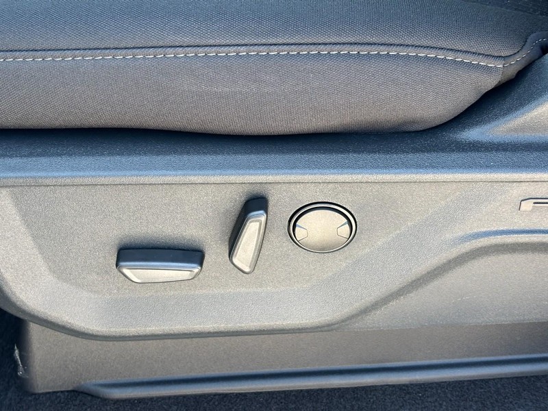 Ford F-150 Vehicle Full-screen Gallery Image 16