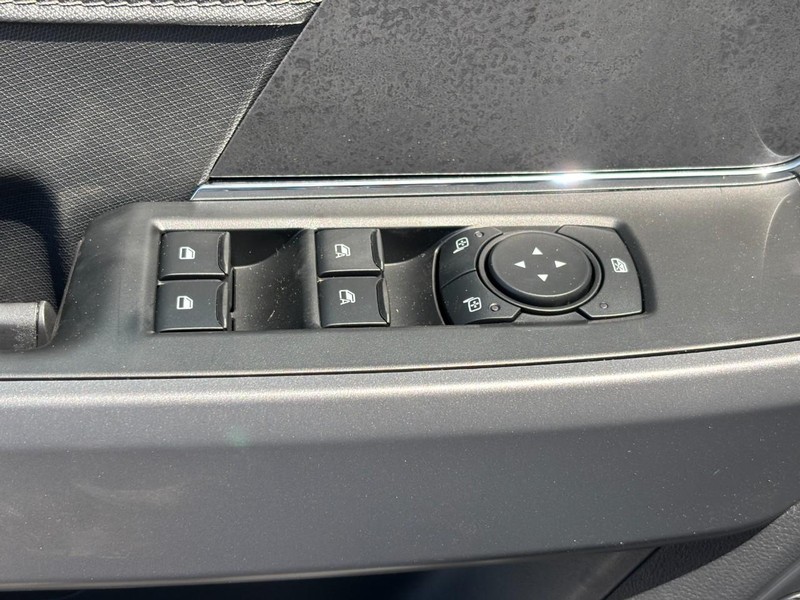Ford F-150 Vehicle Full-screen Gallery Image 17