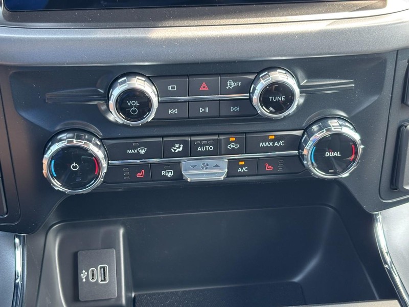 Ford F-150 Vehicle Full-screen Gallery Image 24