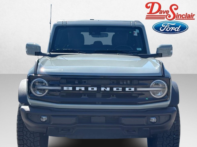 Ford Bronco Vehicle Full-screen Gallery Image 02