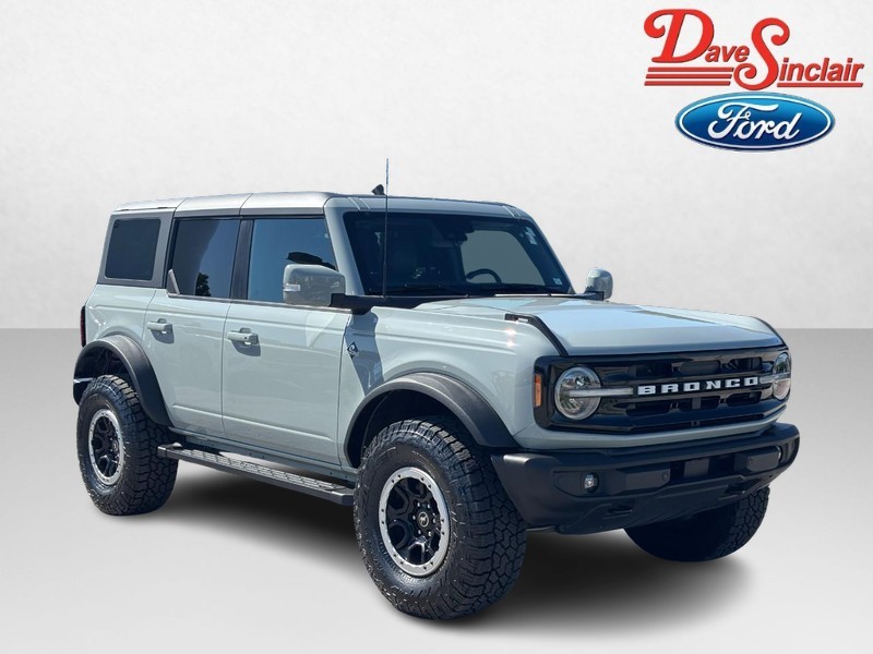 Ford Bronco Vehicle Full-screen Gallery Image 03