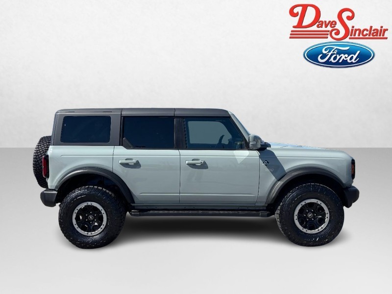 Ford Bronco Vehicle Full-screen Gallery Image 04