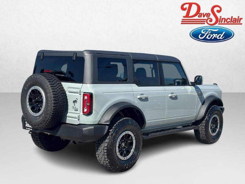 Ford Bronco Vehicle Full-screen Gallery Image 05