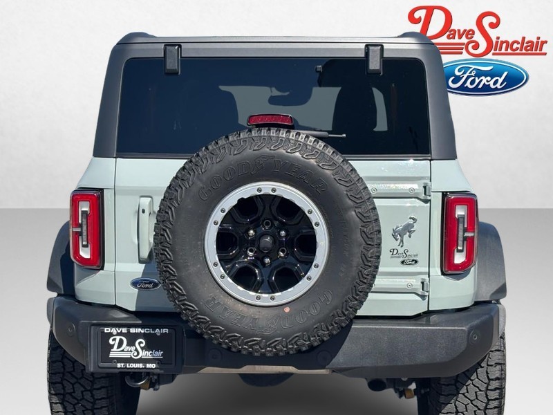 Ford Bronco Vehicle Full-screen Gallery Image 06