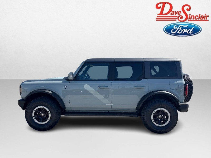 Ford Bronco Vehicle Full-screen Gallery Image 08