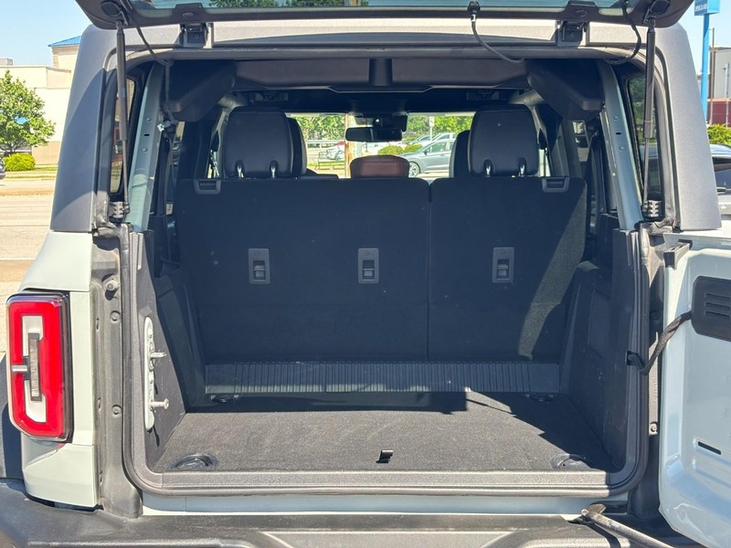 Ford Bronco Vehicle Full-screen Gallery Image 09
