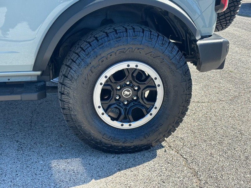 Ford Bronco Vehicle Full-screen Gallery Image 10