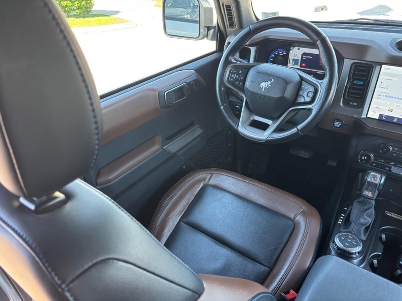 Ford Bronco Vehicle Full-screen Gallery Image 12