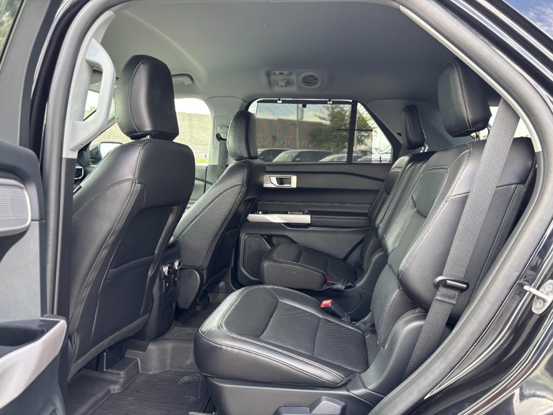 Ford Explorer Vehicle Image 14