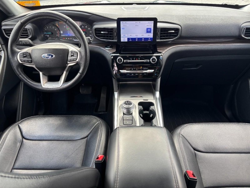 Ford Explorer Vehicle Image 16