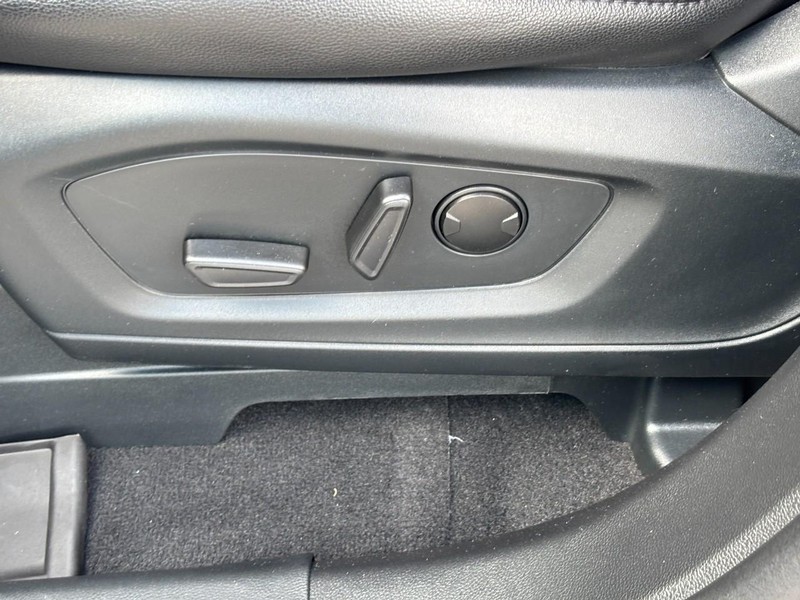 Ford Explorer Vehicle Image 18