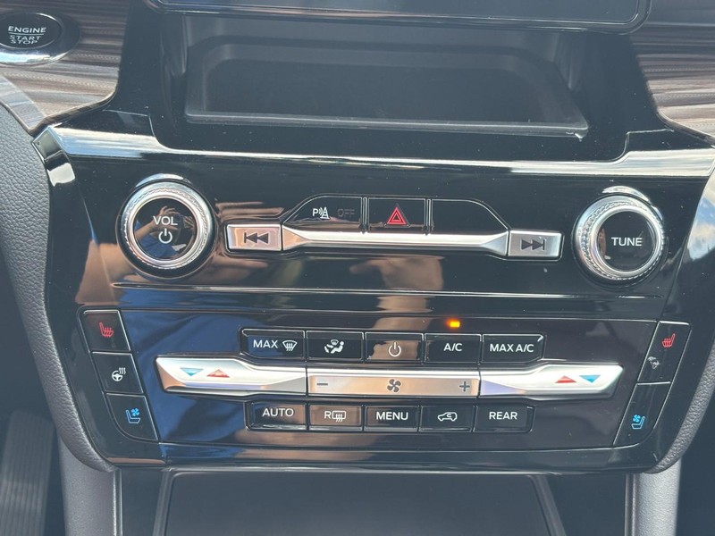 Ford Explorer Vehicle Image 25