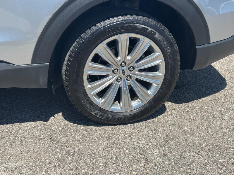 Ford Explorer Vehicle Image 12