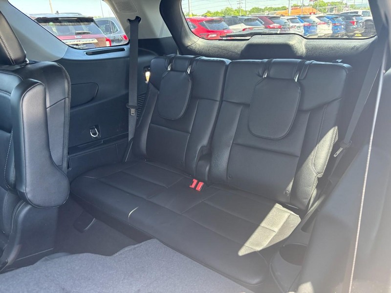 Ford Explorer Vehicle Image 13