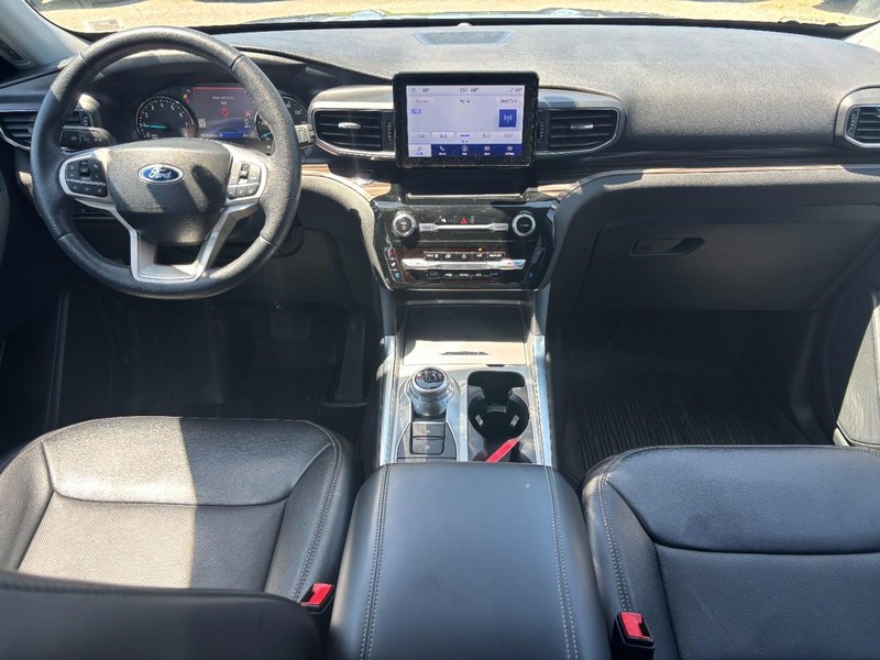 Ford Explorer Vehicle Image 16
