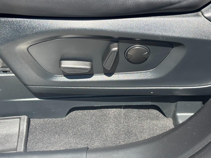 Ford Explorer Vehicle Image 18