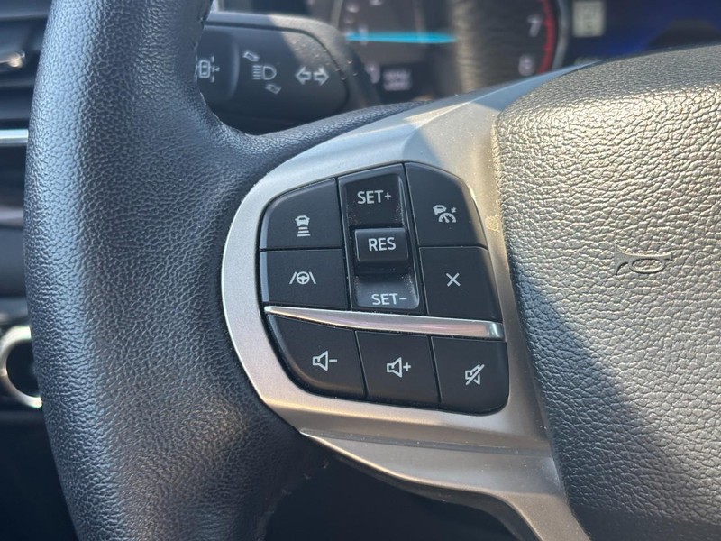 Ford Explorer Vehicle Image 21