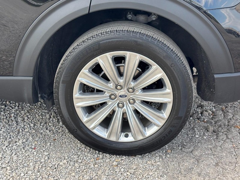 Ford Explorer Vehicle Image 12